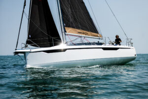 Velero maxus 31 navegando